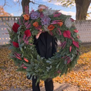 🕯️ Dušičková výzdoba s podzimní duší 🍂 Letos jsem vsadil na teplé tóny a přirozenou atmosféru, která k tomuto období...